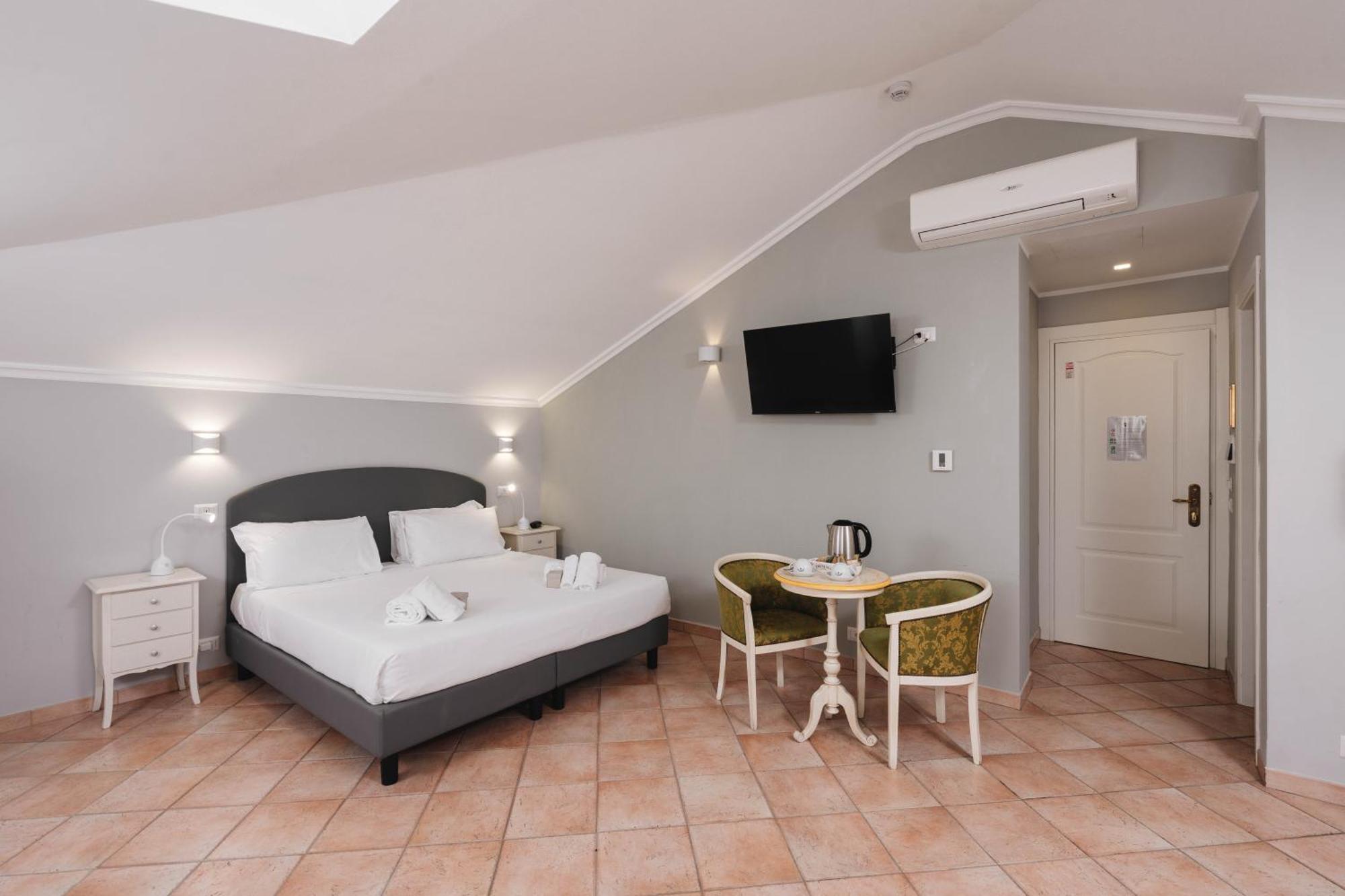 Sourire Hotel Рим Екстериор снимка